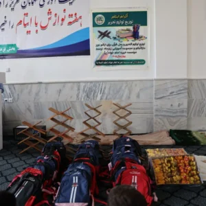 توزیع لوازمالتحریر برای کودکان دارالایتام زیارتجاه توسط مؤسسه خیریه امام جواد(ع)