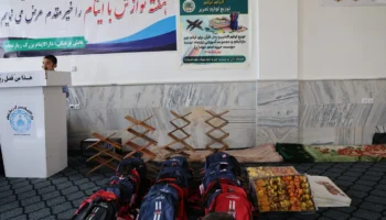 توزیع لوازمالتحریر برای کودکان دارالایتام زیارتجاه توسط مؤسسه خیریه امام جواد(ع)