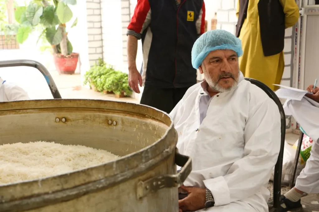 توضیح غذا گرم برای نیازمندان